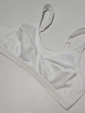 Playtex White Wireless Comfort Bra Padded Shoulders Size 40C